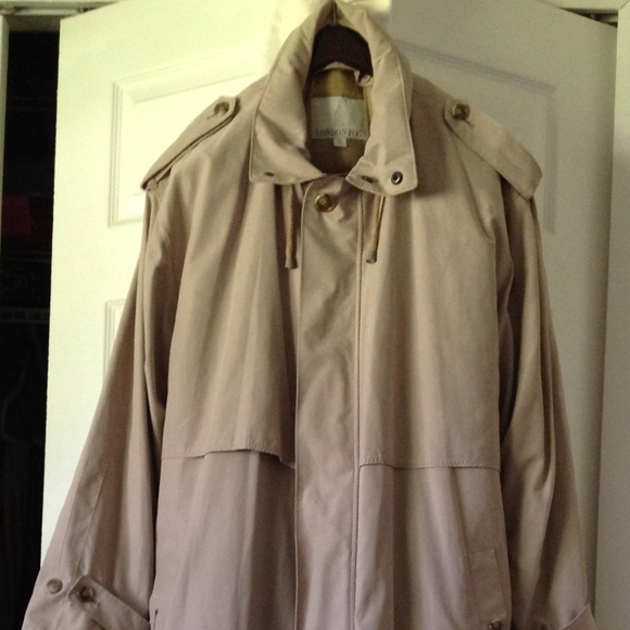London Fog Tan Raincoat - Picture 1 of 16